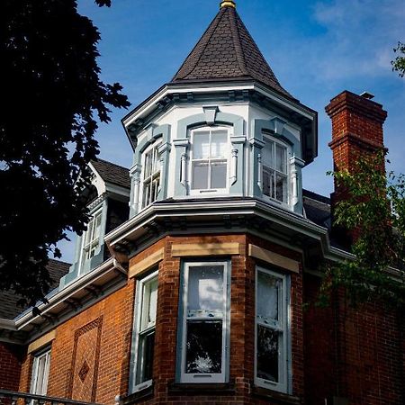 The Secret Garden Inn Кингстон Экстерьер фото