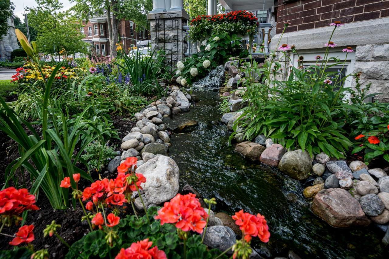 The Secret Garden Inn Кингстон Экстерьер фото