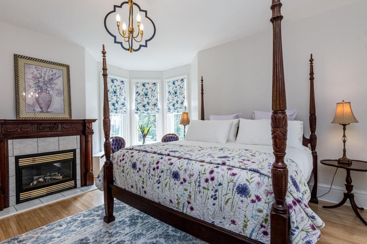 The Secret Garden Inn Кингстон Экстерьер фото