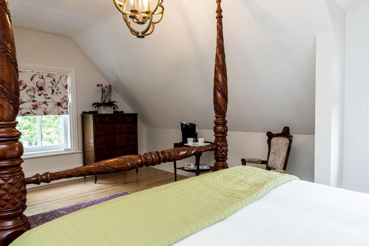 The Secret Garden Inn Кингстон Экстерьер фото