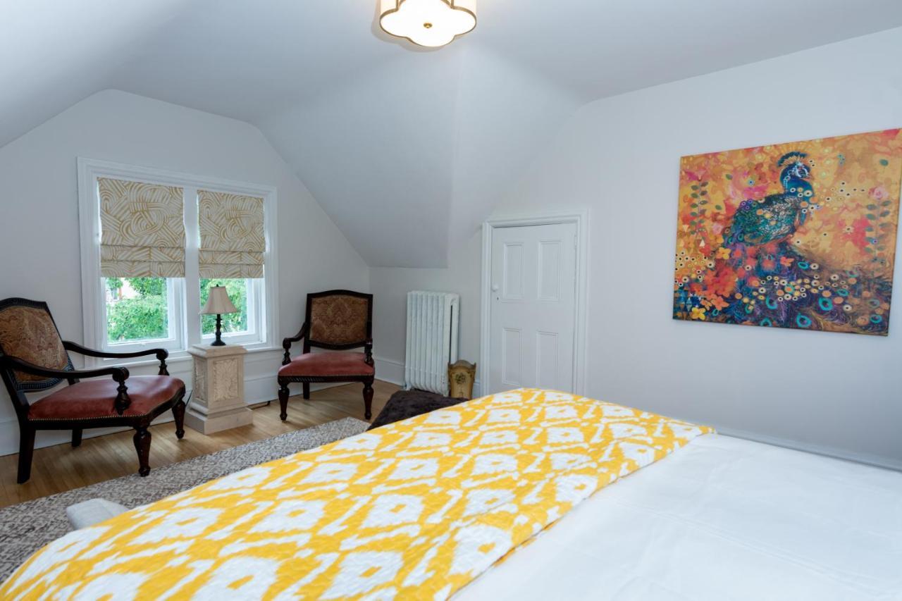 The Secret Garden Inn Кингстон Экстерьер фото
