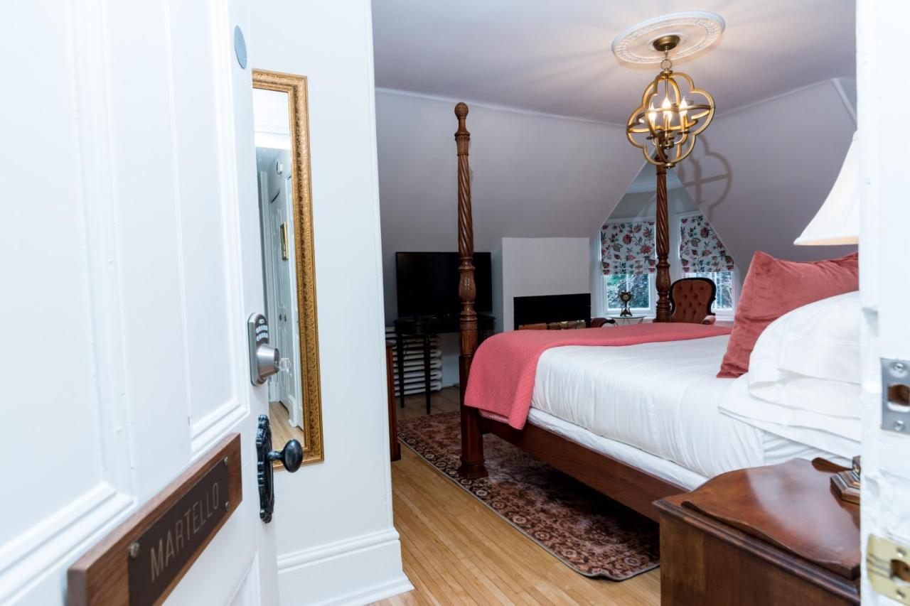 The Secret Garden Inn Кингстон Экстерьер фото