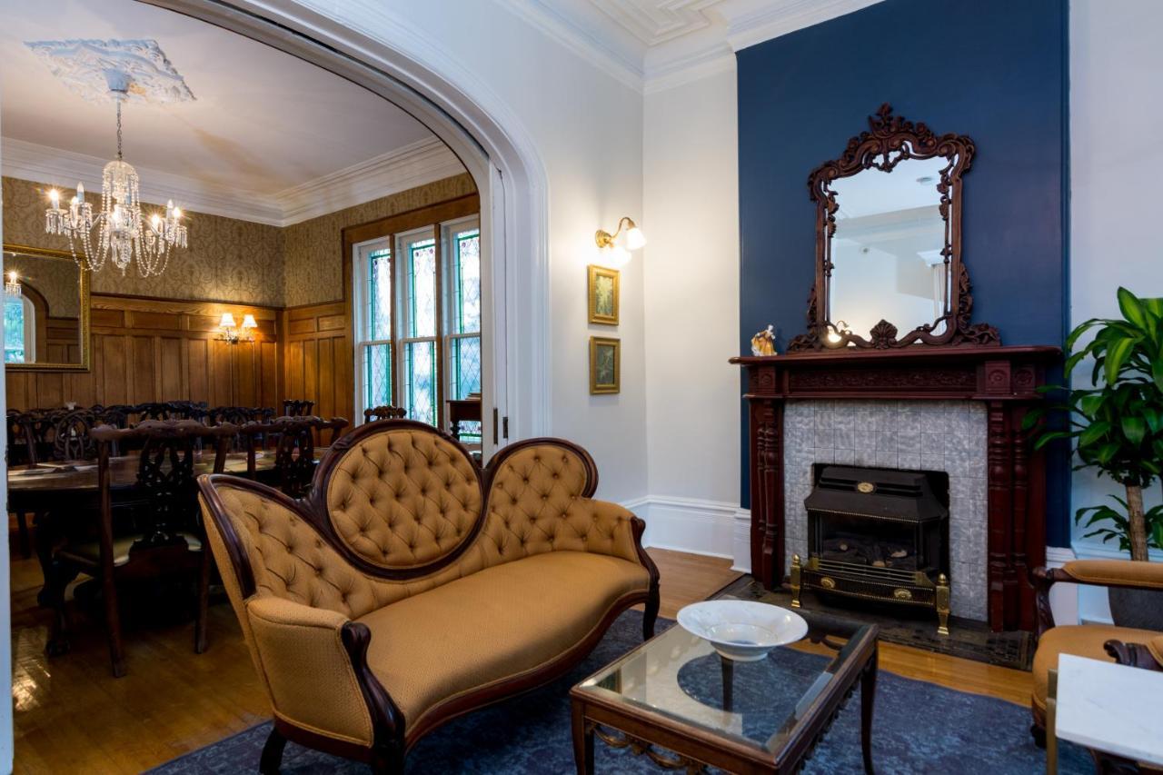 The Secret Garden Inn Кингстон Экстерьер фото
