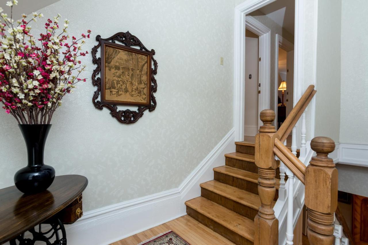 The Secret Garden Inn Кингстон Экстерьер фото