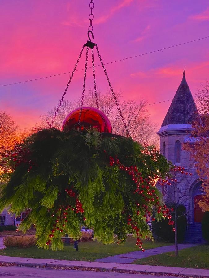 The Secret Garden Inn Кингстон Экстерьер фото