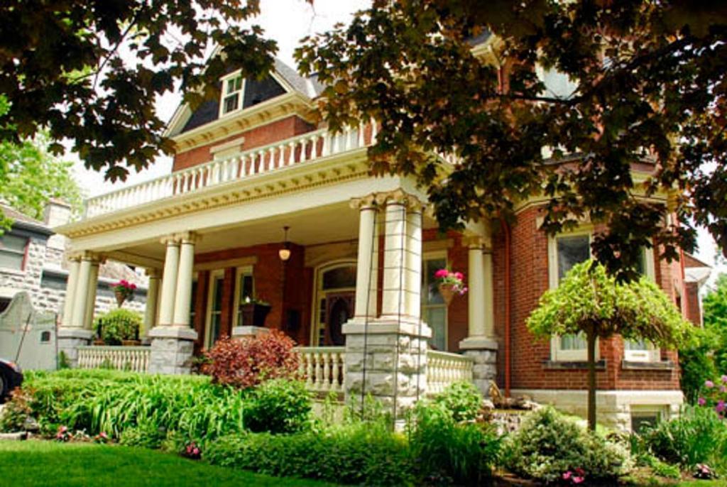 The Secret Garden Inn Кингстон Экстерьер фото