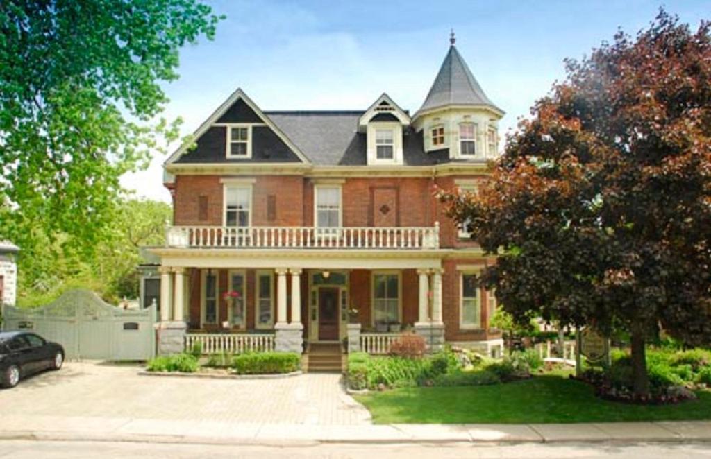 The Secret Garden Inn Кингстон Экстерьер фото