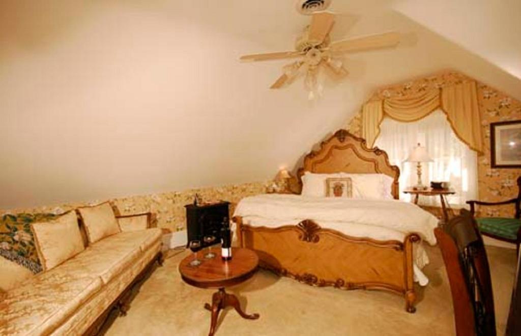 The Secret Garden Inn Кингстон Номер фото